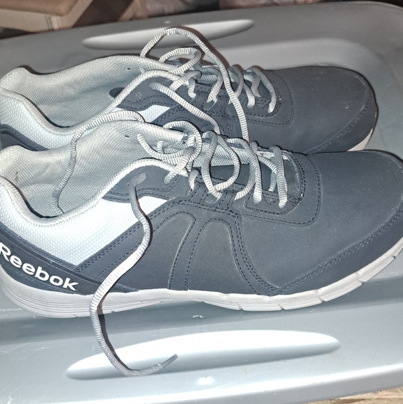 Reebok  composite  toe work shoes - Picture 2 of 4